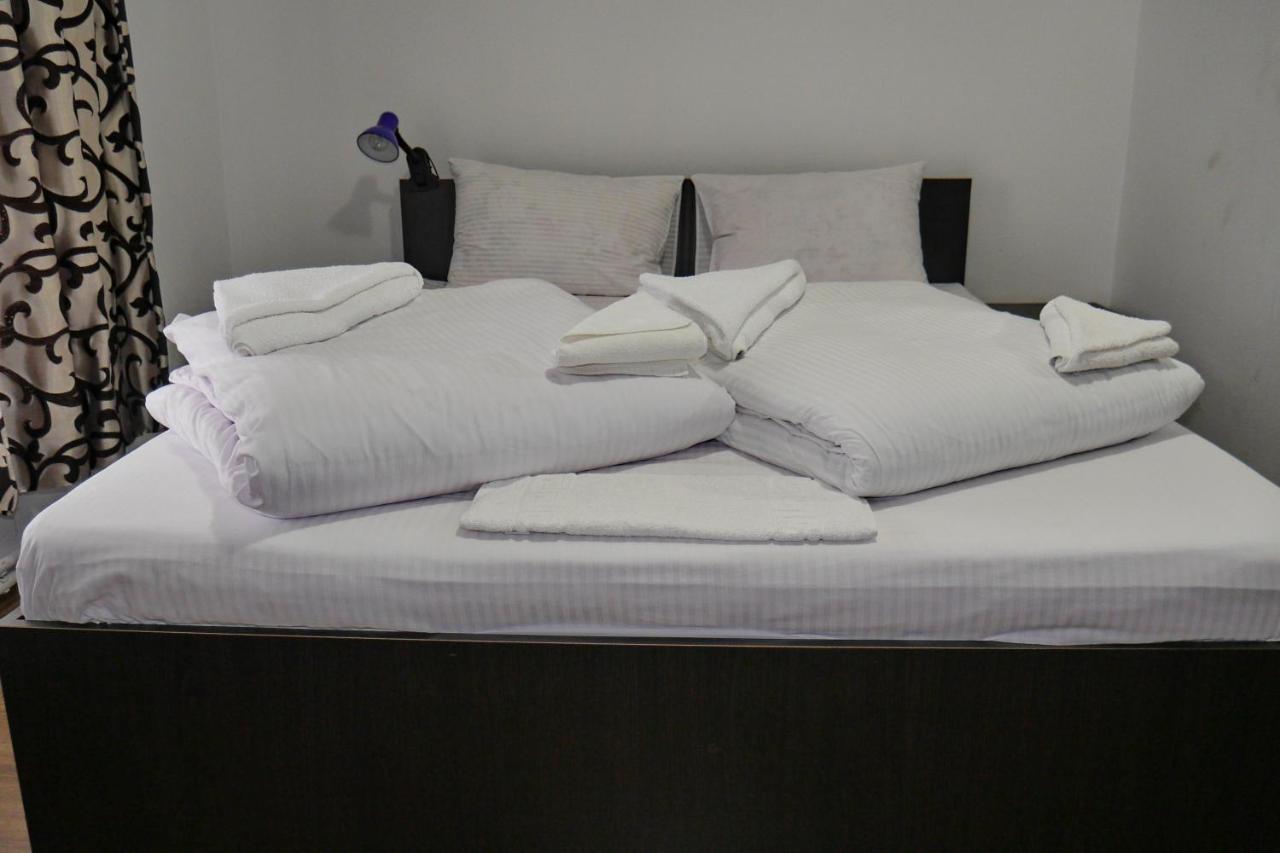 Floare De Colt Hotell Berbesti Exteriör bild