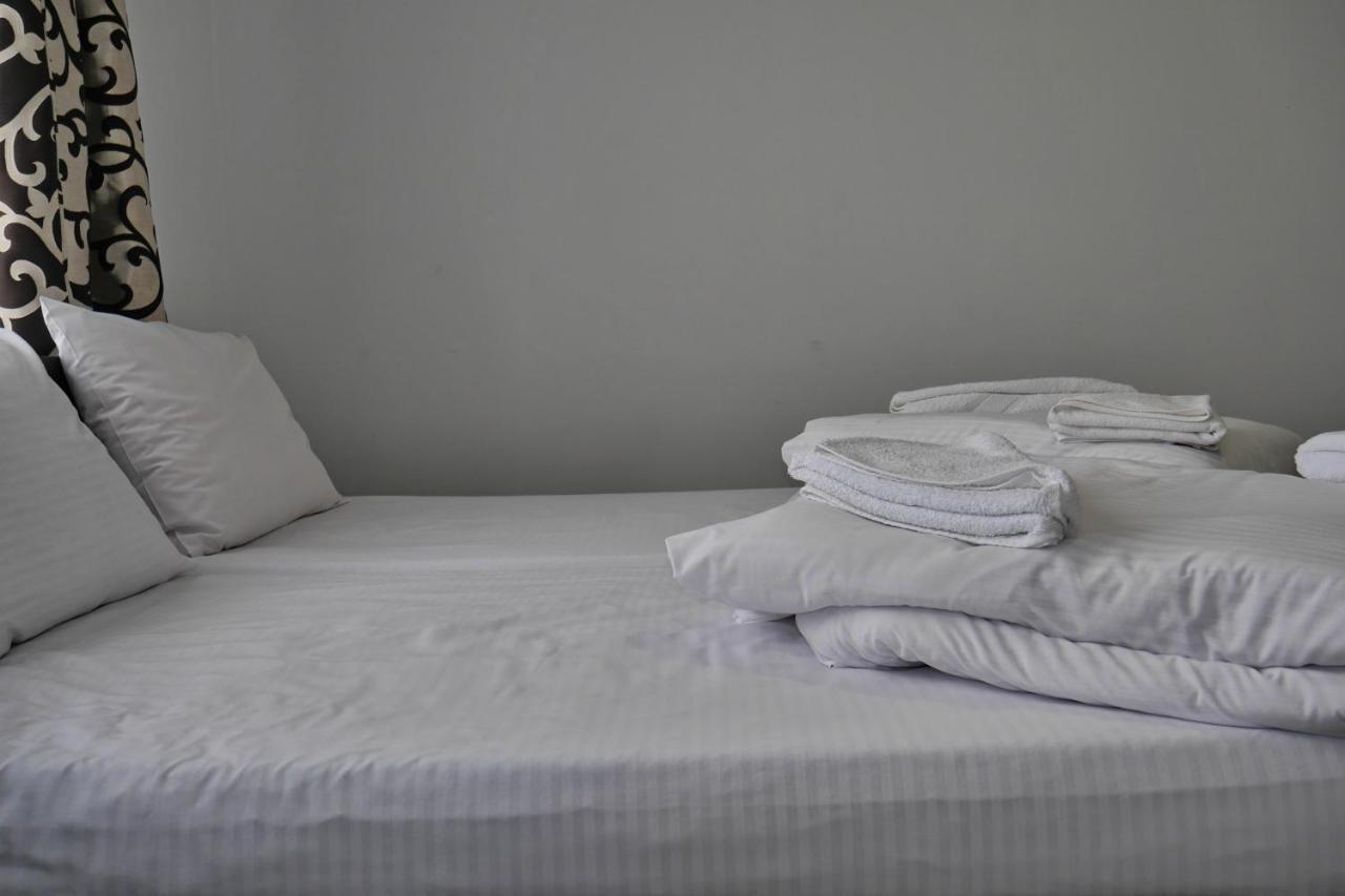 Floare De Colt Hotell Berbesti Exteriör bild